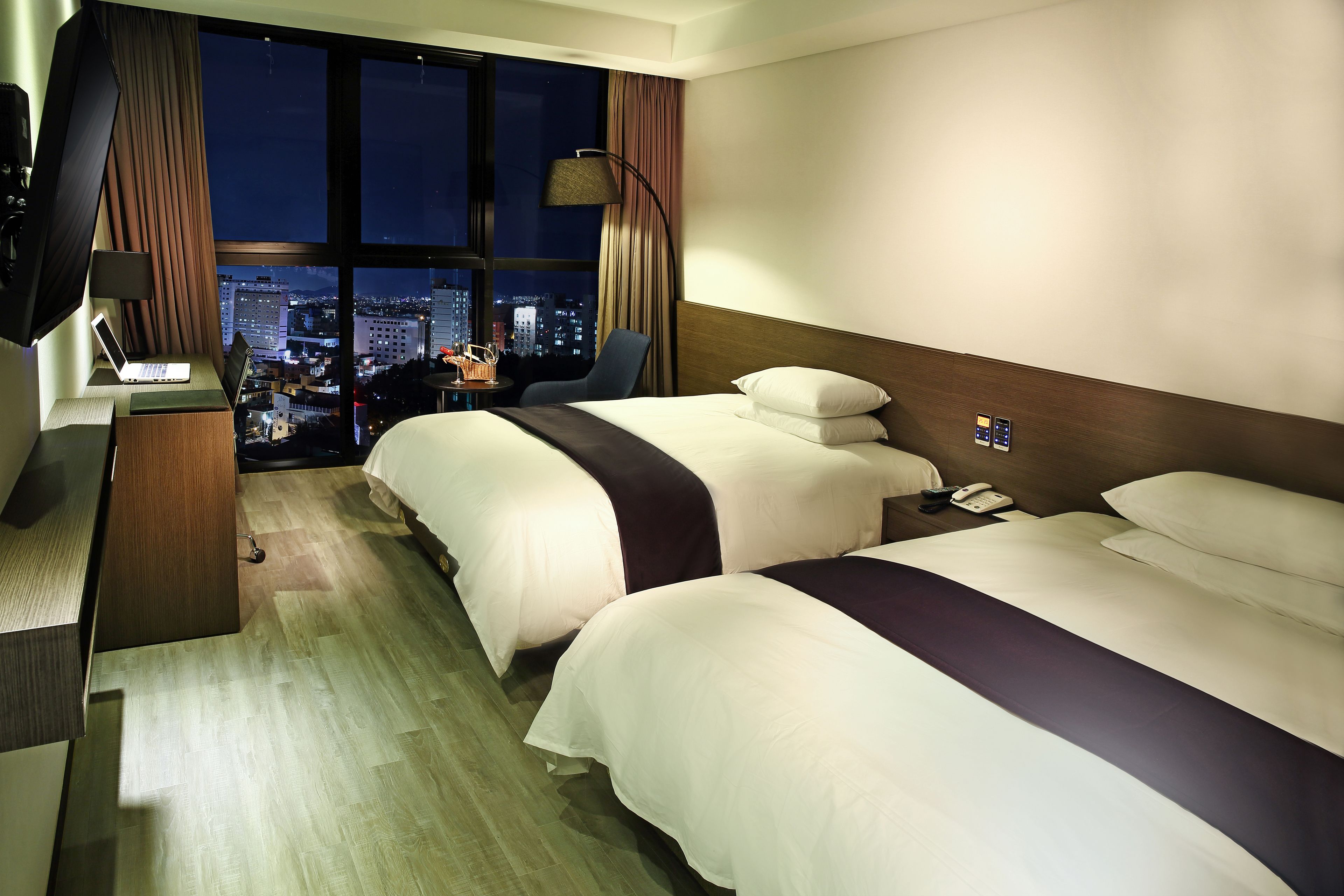 1 bedroom, in-room safe, desk, laptop workspace