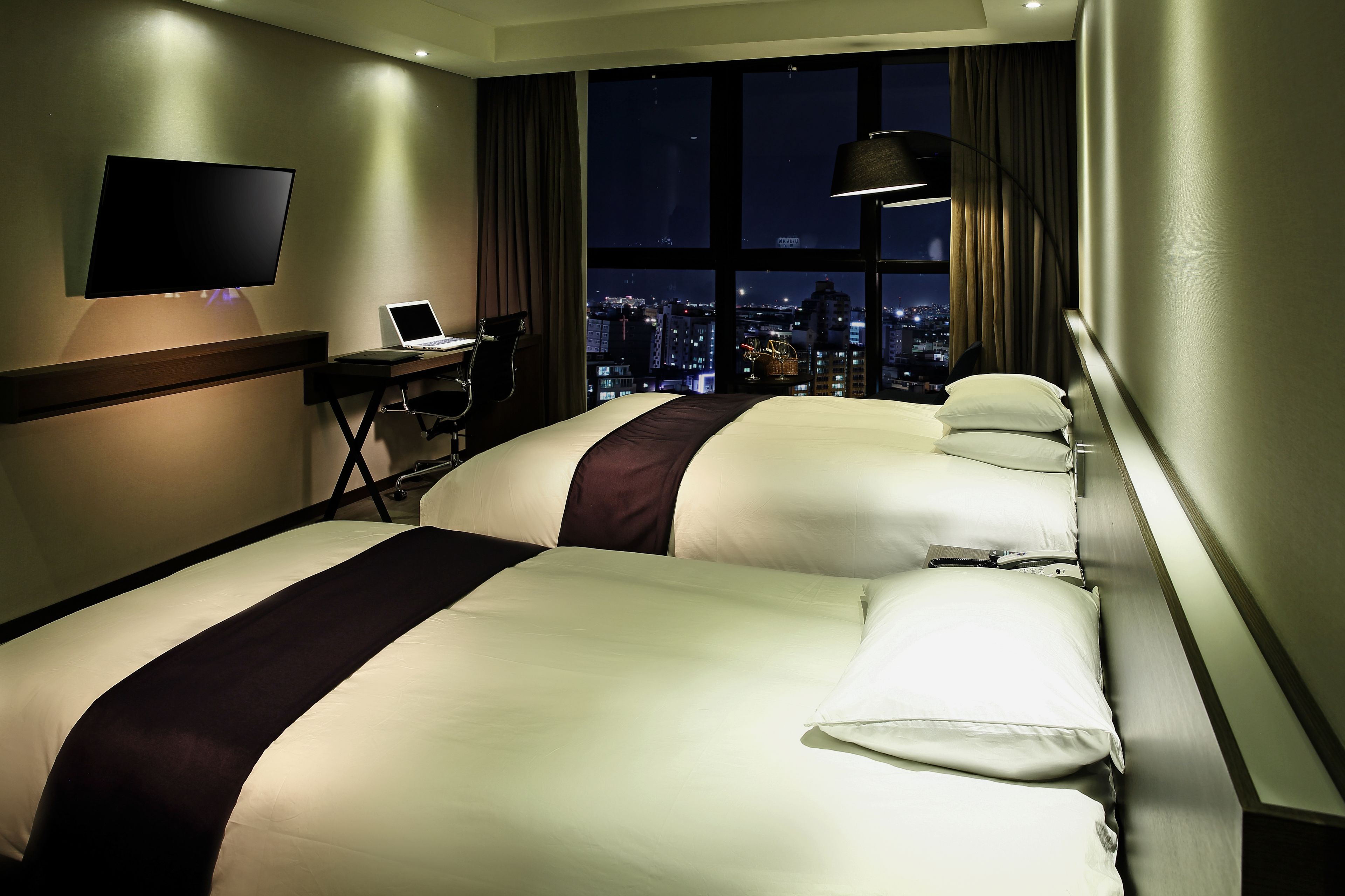 1 bedroom, in-room safe, desk, laptop workspace