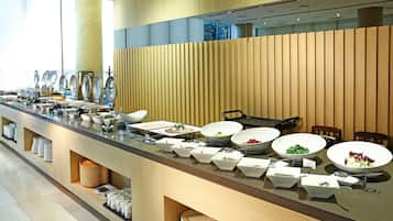 Daily full breakfast (KRW 30000 per person)