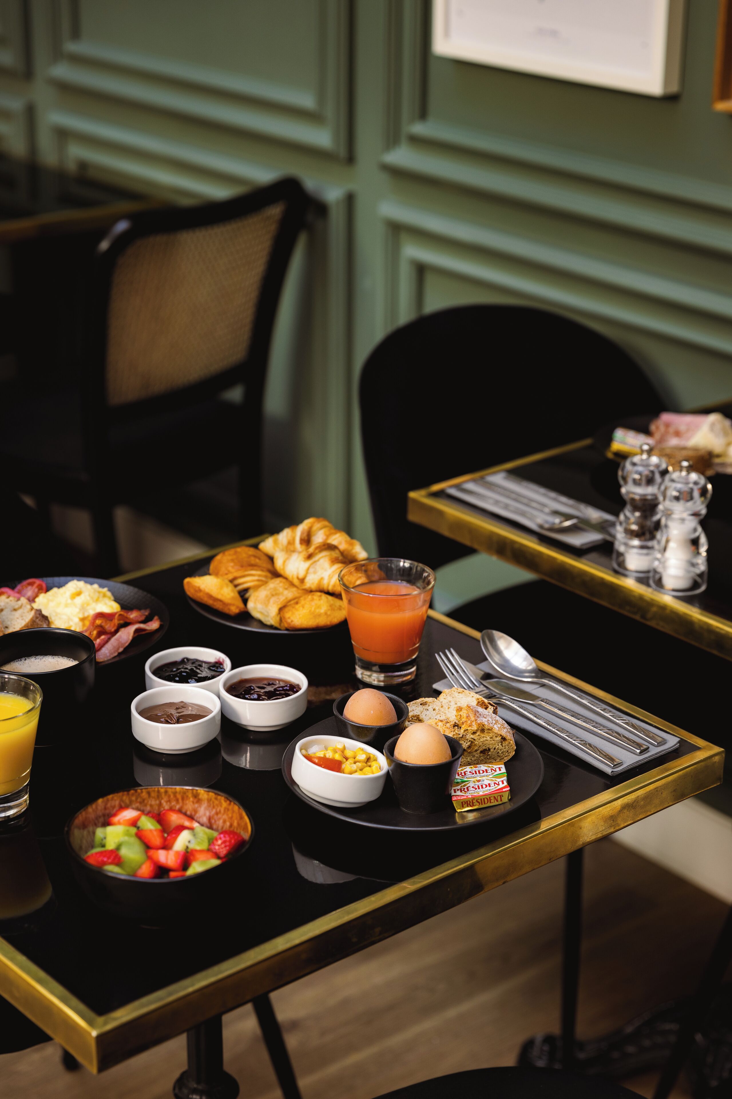 daily buffet breakfast (eur 20 per person)