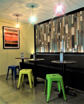 Lobby sitting area - Value Star Inn (Dagupan)