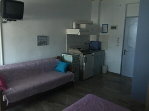 Studio | Living area