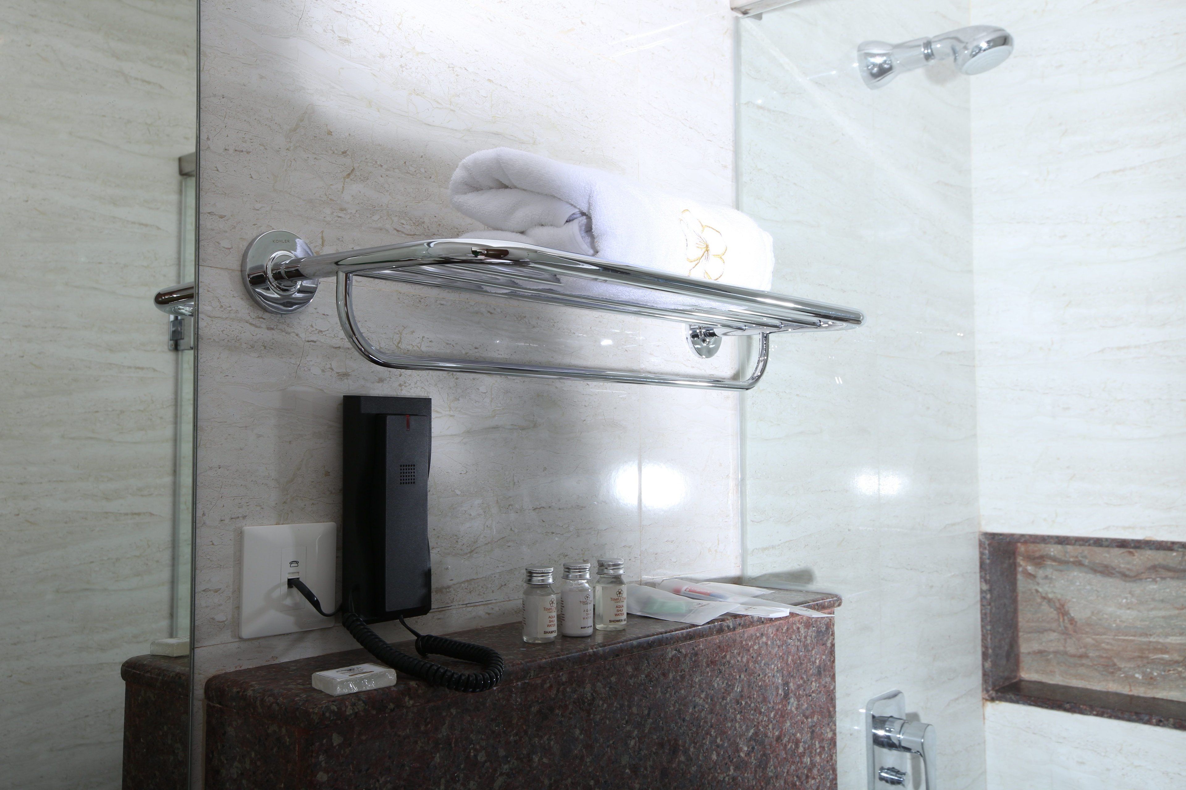 comfort room | bathroom amenities | shower, free toiletries, bathrobes, towels
