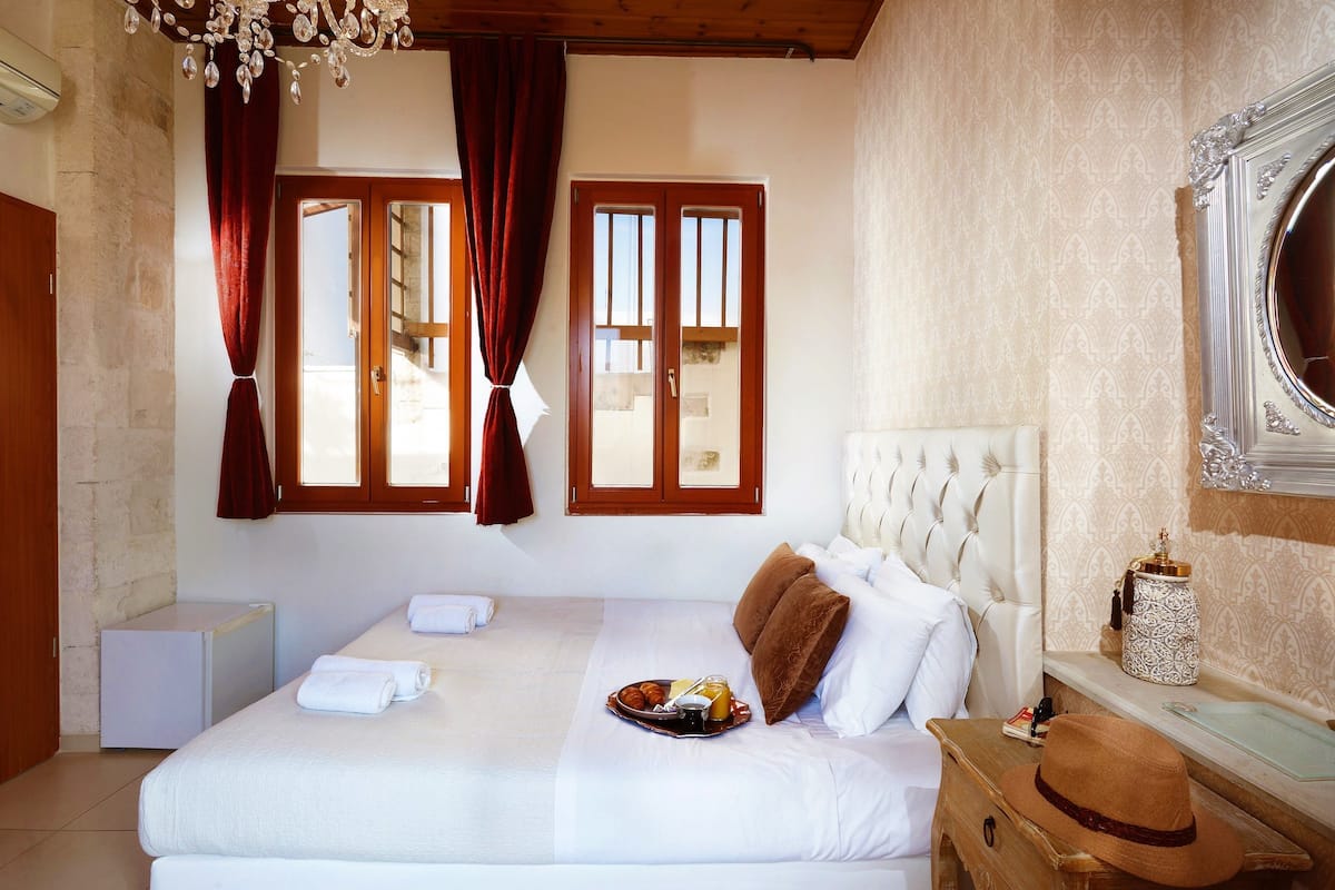 Standard Double Room, 1 Queen Bed | Free minibar items, in-room safe, soundproofing, iron/ironing board
