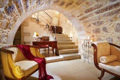 Archontiko - Old Town Suites
