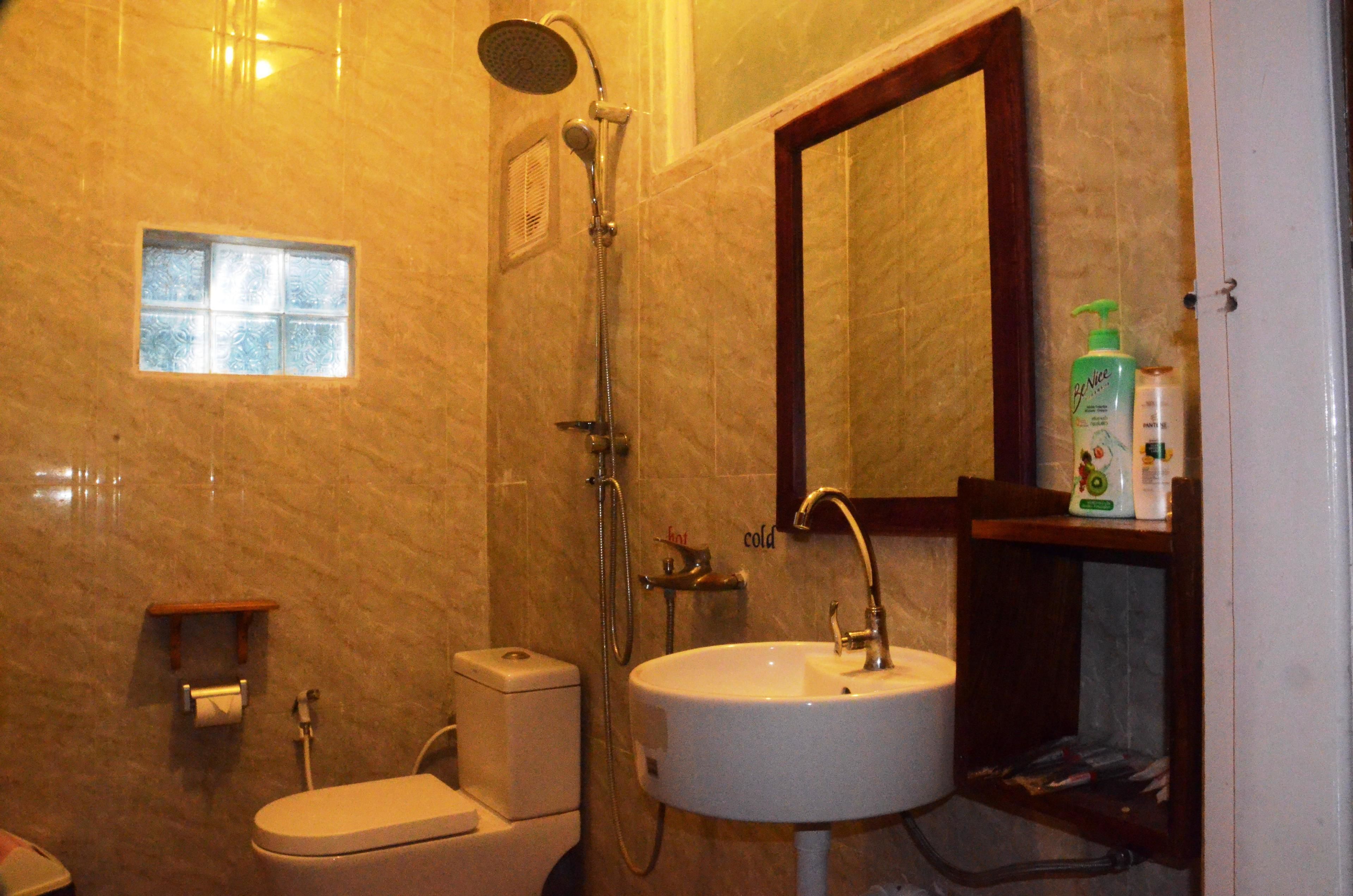 superior room | bathroom | shower, free toiletries, hair dryer, slippers