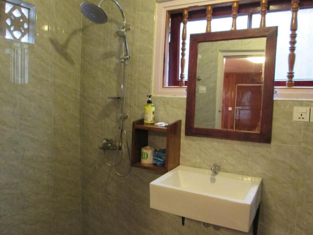 shower, free toiletries, hair dryer, slippers