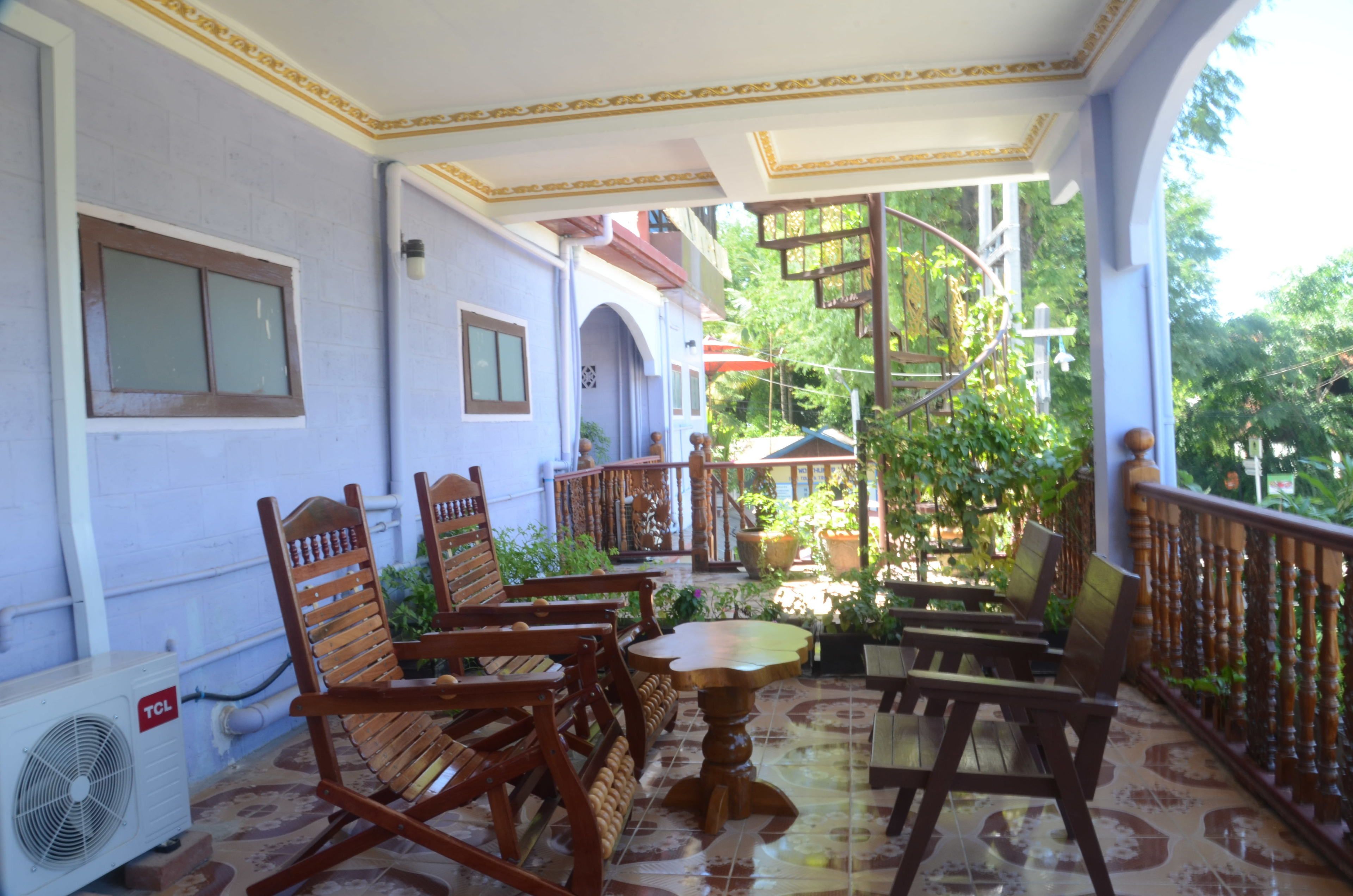 superior room | outdoor dining