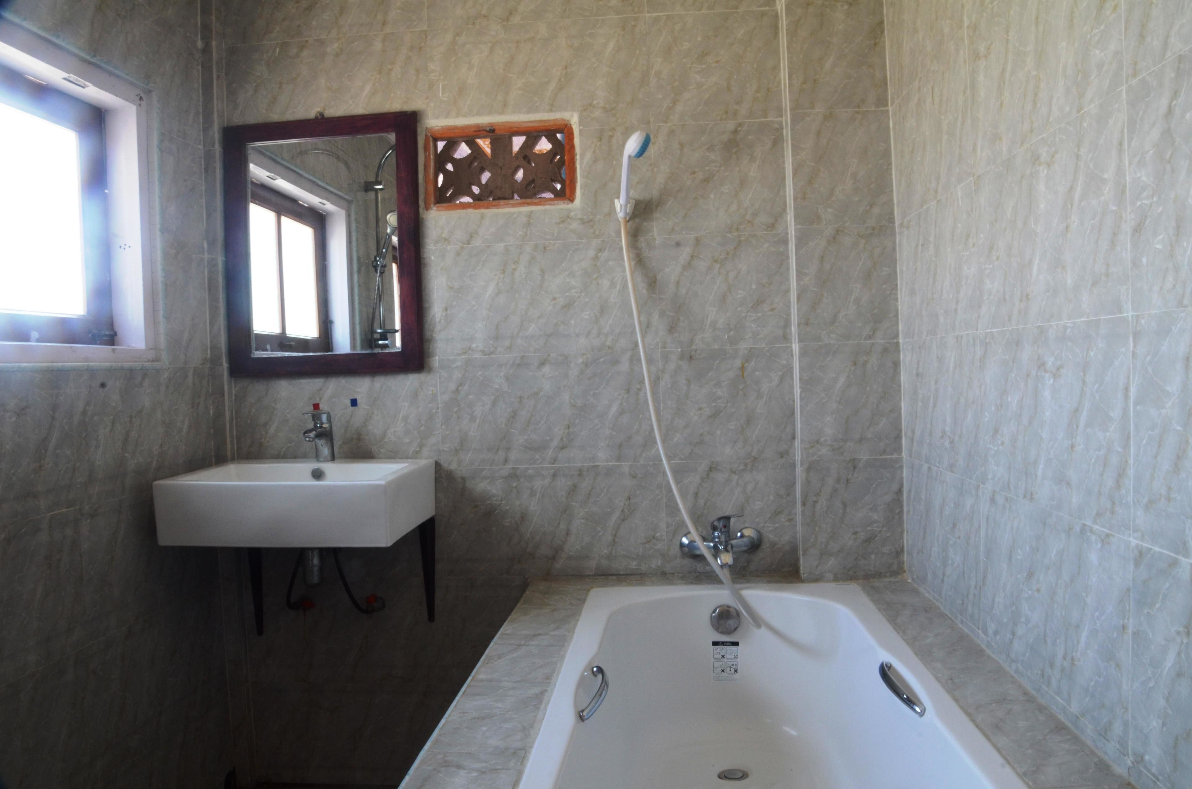 deluxe room | bathroom | shower, free toiletries, hair dryer, slippers