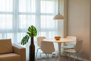 Premium Studio | Dining room - Hotel Rural Tierras del Cid (Alfoz de Quintanaduenas)