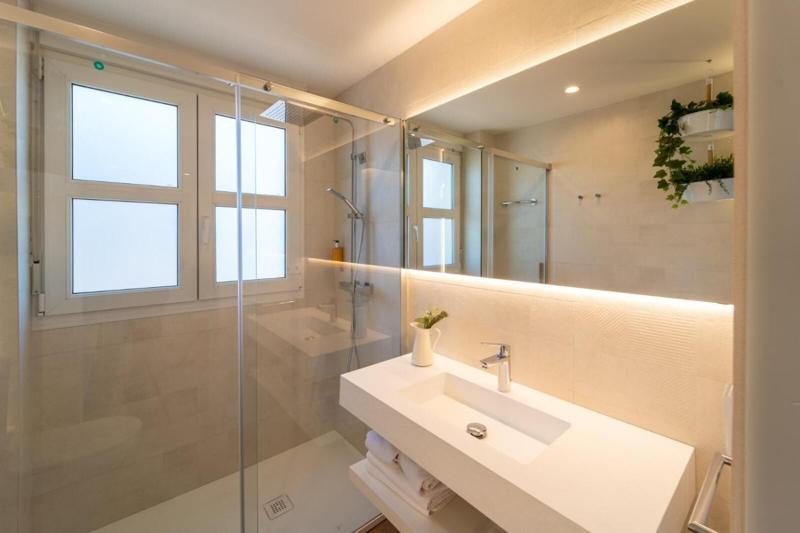 free toiletries, towels