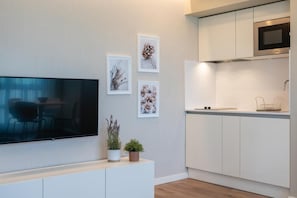 Fridge, microwave