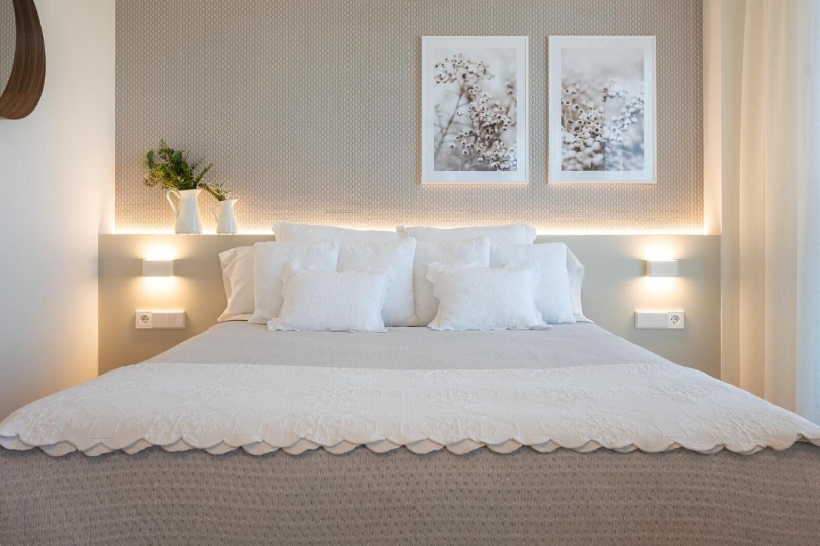 1 bedroom, desk, blackout curtains, free cots/infant beds