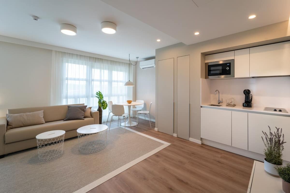 Premium-Studio | 1 Schlafzimmer, Schreibtisch, Verdunkelungsvorhänge