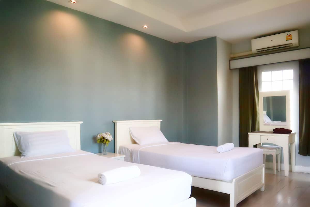 Standard Twin Room | Desk, free WiFi, bed sheets