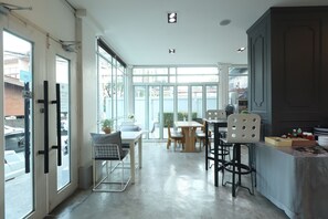 Lobby sitting area - The Battery Park Midtown Boutique (Chiang Mai)