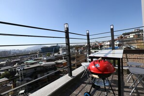 Family Room (Deluxe) | Terrace/patio