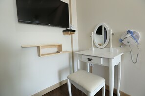 Family Room (Deluxe) | Living room