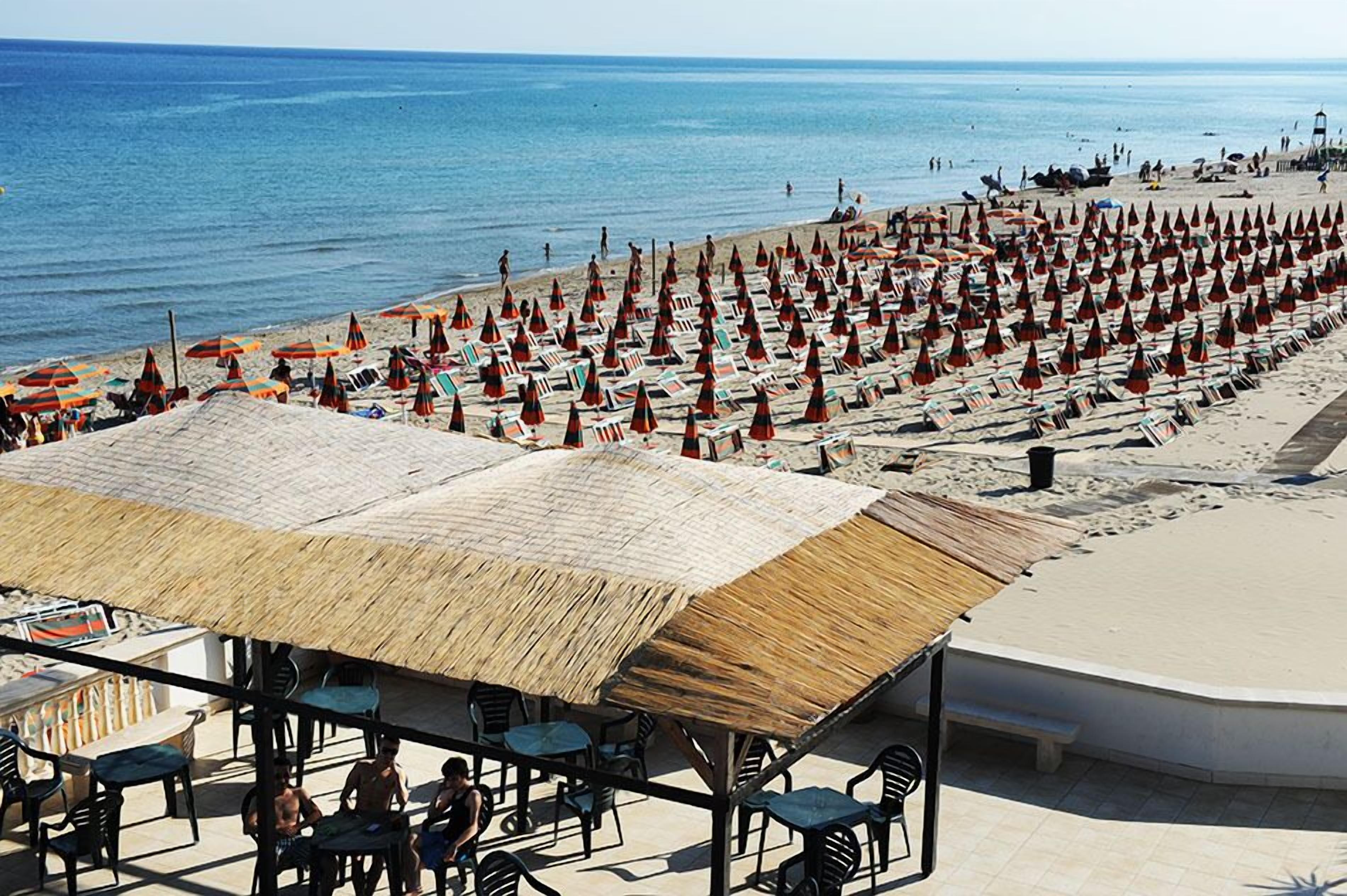 private beach, white sand, sun-loungers, beach umbrellas
