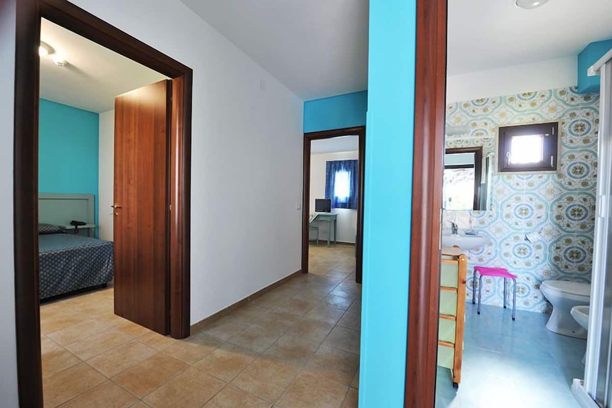 quadruple room | bathroom | shower, free toiletries