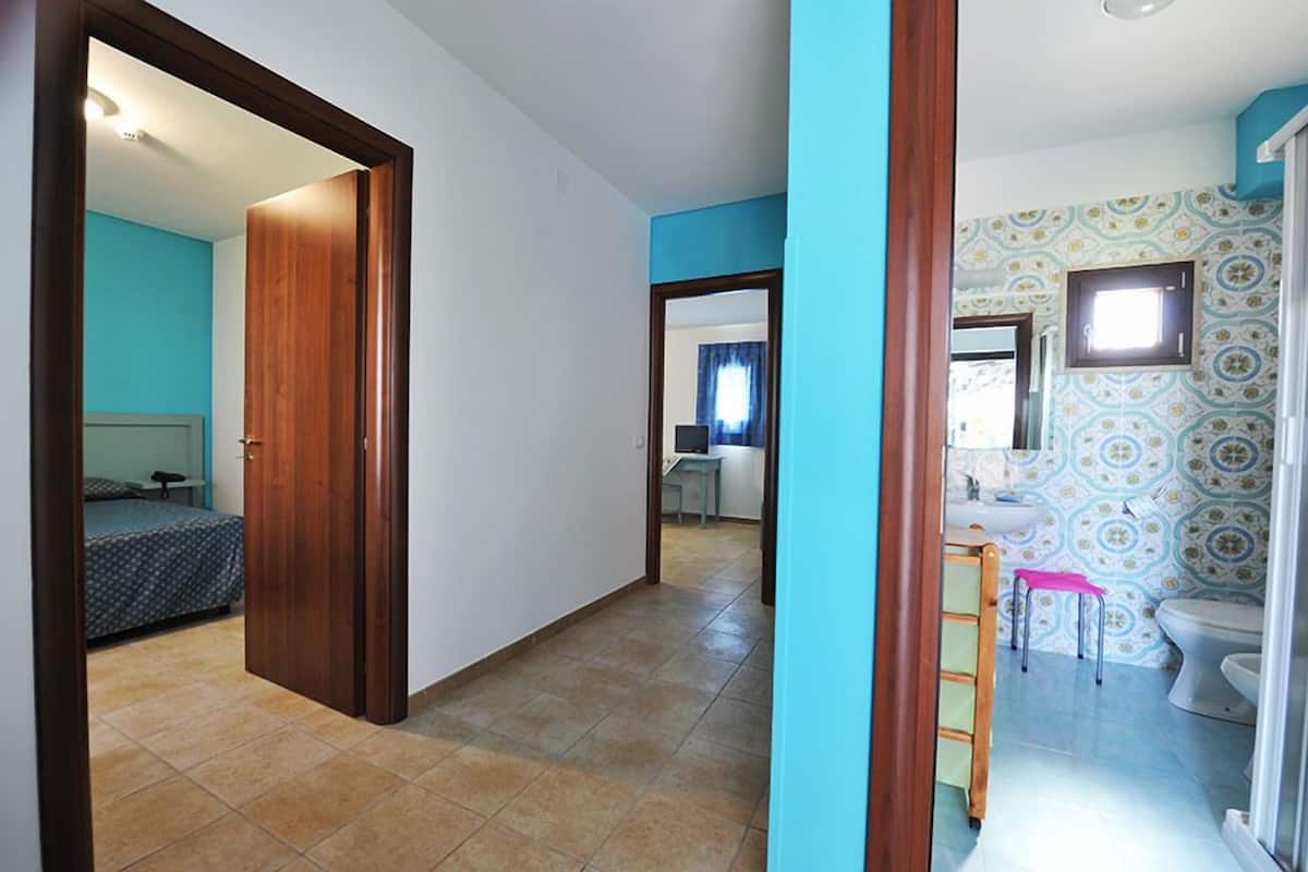 Quadruple Room | Bathroom