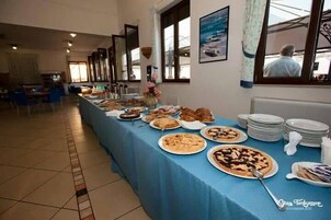 Desayuno buffet incluido todos los días 