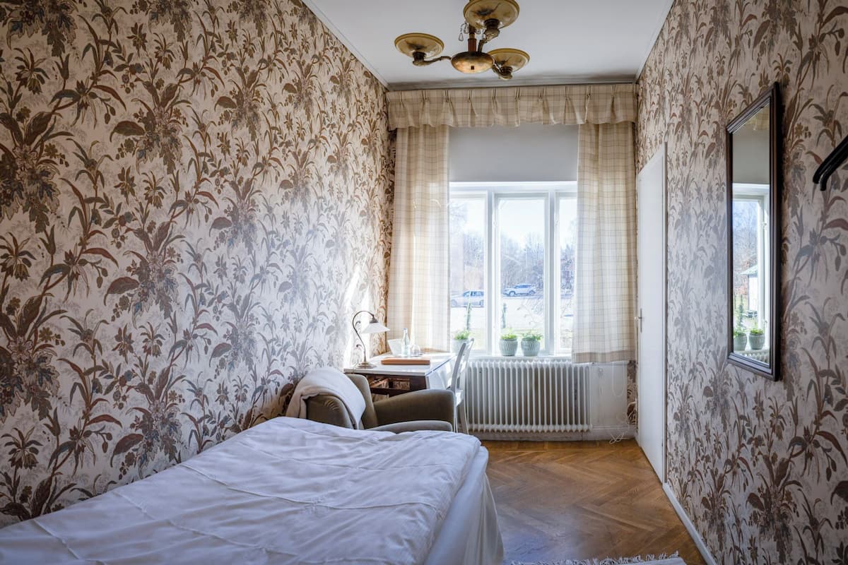 single room | bathroom | shower, free toiletries, hair dryer, towels