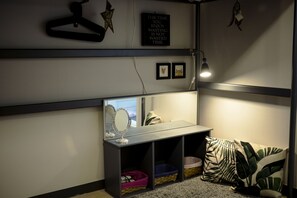 Shared Dormitory, Women only (5 person)
