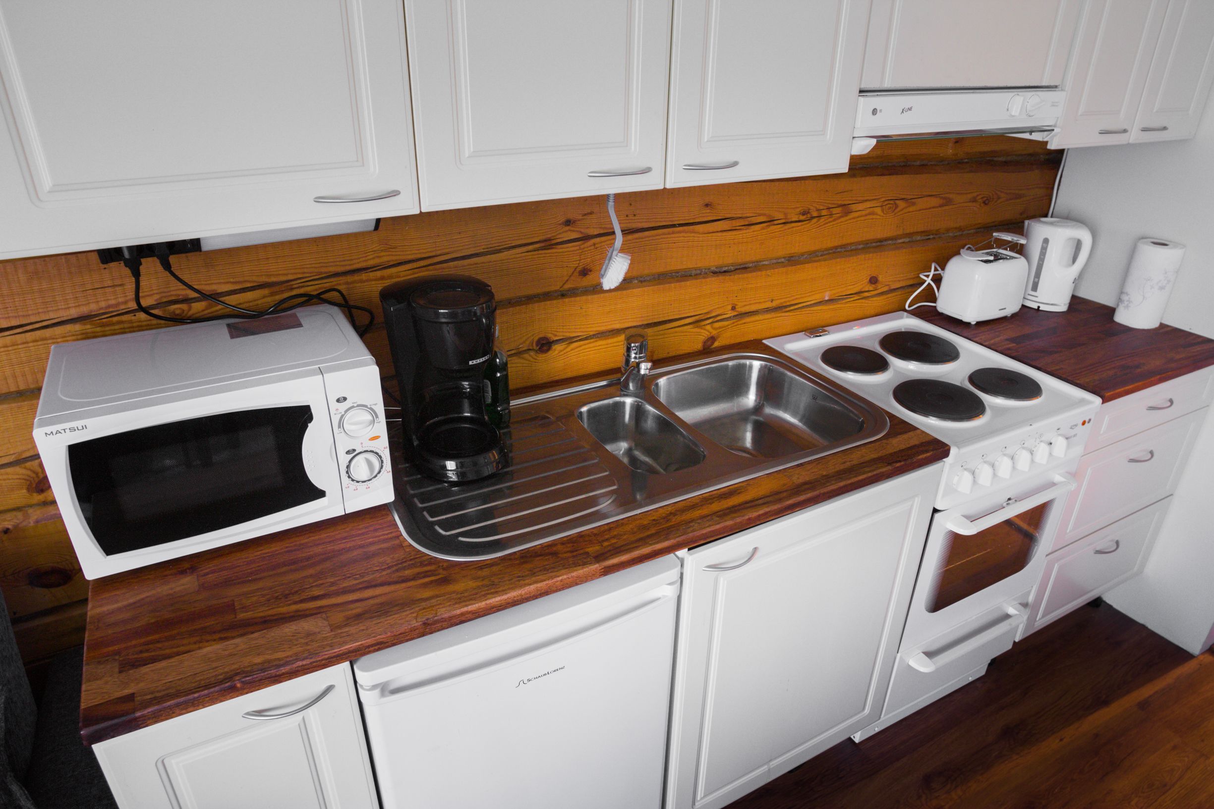 design apartment, 1 bedroom, garden view | private kitchen | full-sized fridge, microwave, oven, stovetop