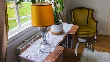 Deluxe Studio, 1 Bedroom | Premium bedding, individually decorated, individually furnished, desk