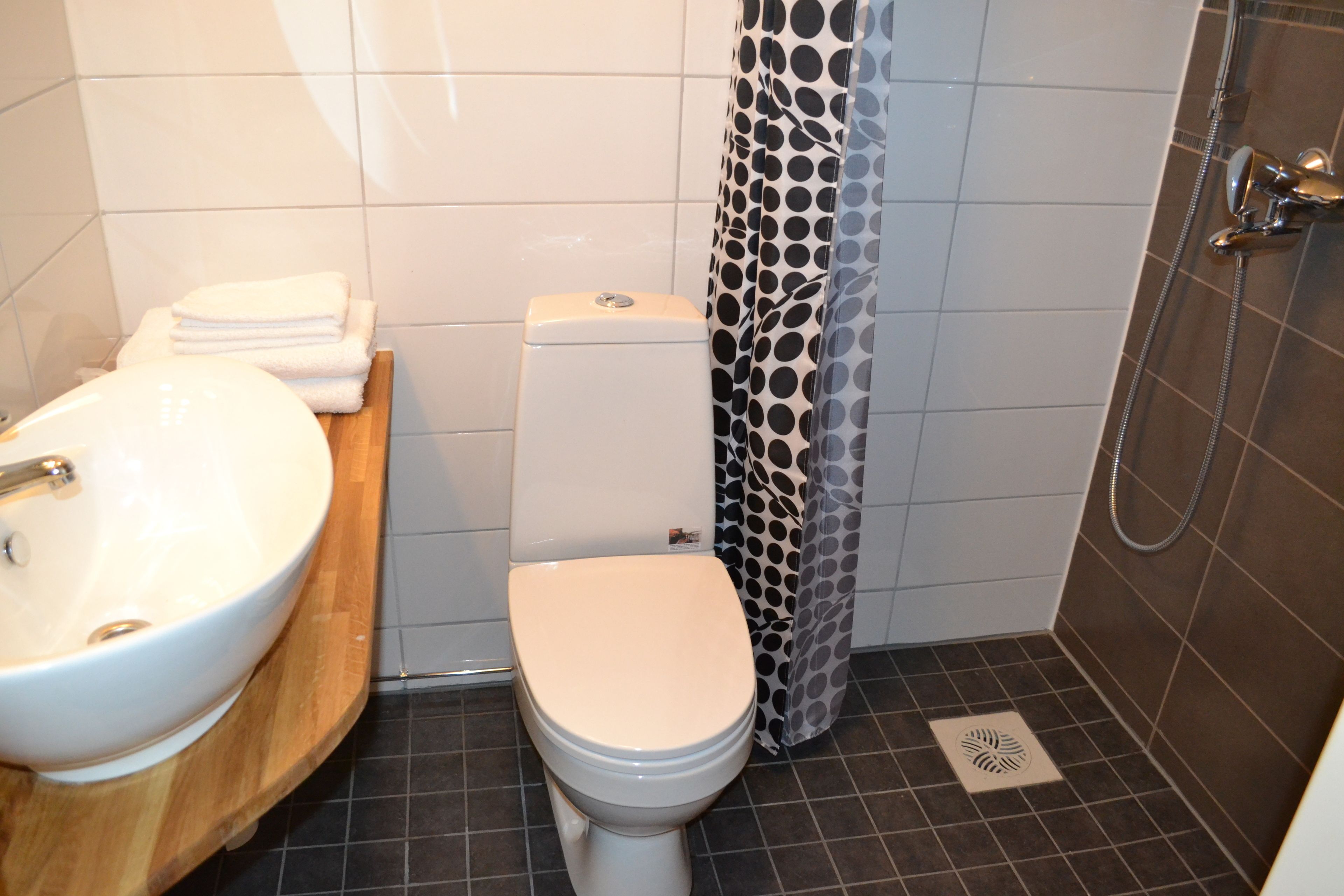 design studio, garden view | bathroom | shower, eco-friendly toiletries, hair dryer, towels