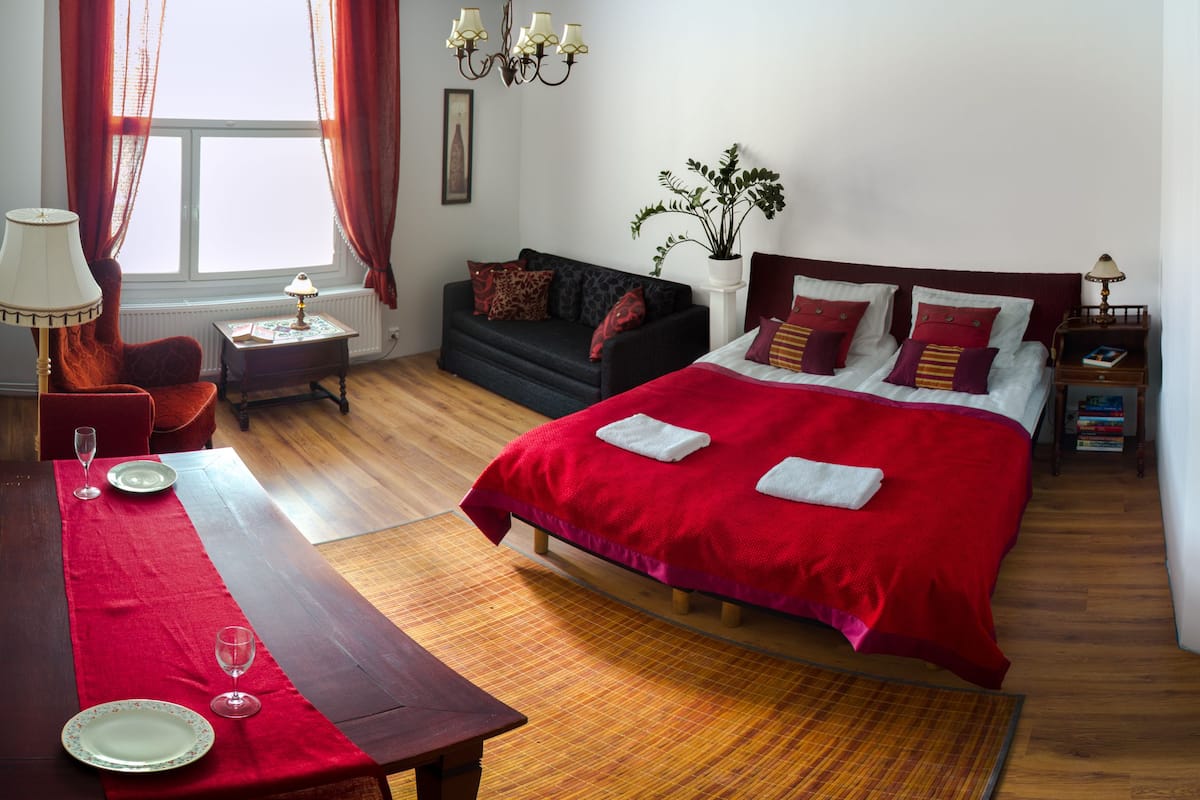 Estudio Premium, vistas al jardín | Ropa de cama de alta calidad y decoración individual