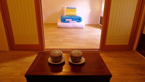 Individually furnished, iron/ironing board, wheelchair access - HanOK Guest House 201 (Seoul)