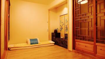 Double Room, Shared Bathroom | Soundproofing, WiFi, bed sheets