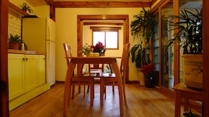 Tägliches inbegriffenes kontinentales Frühstück