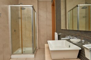 Dusche im Bad