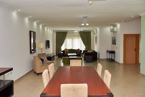 Family dining - Amara Suites Caterers Court (Lagos)