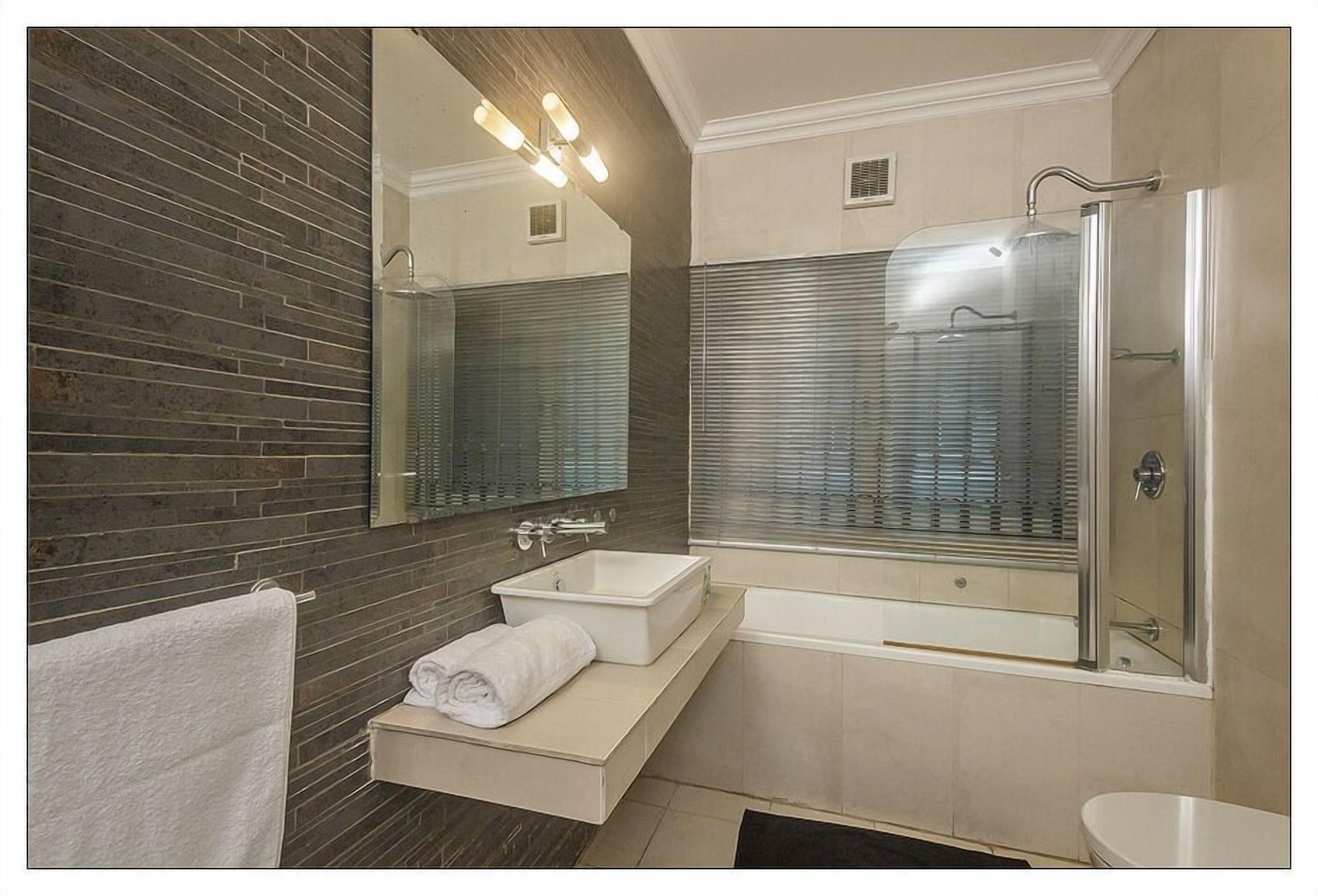 1 bedroom, premium bedding, in-room safe, desk