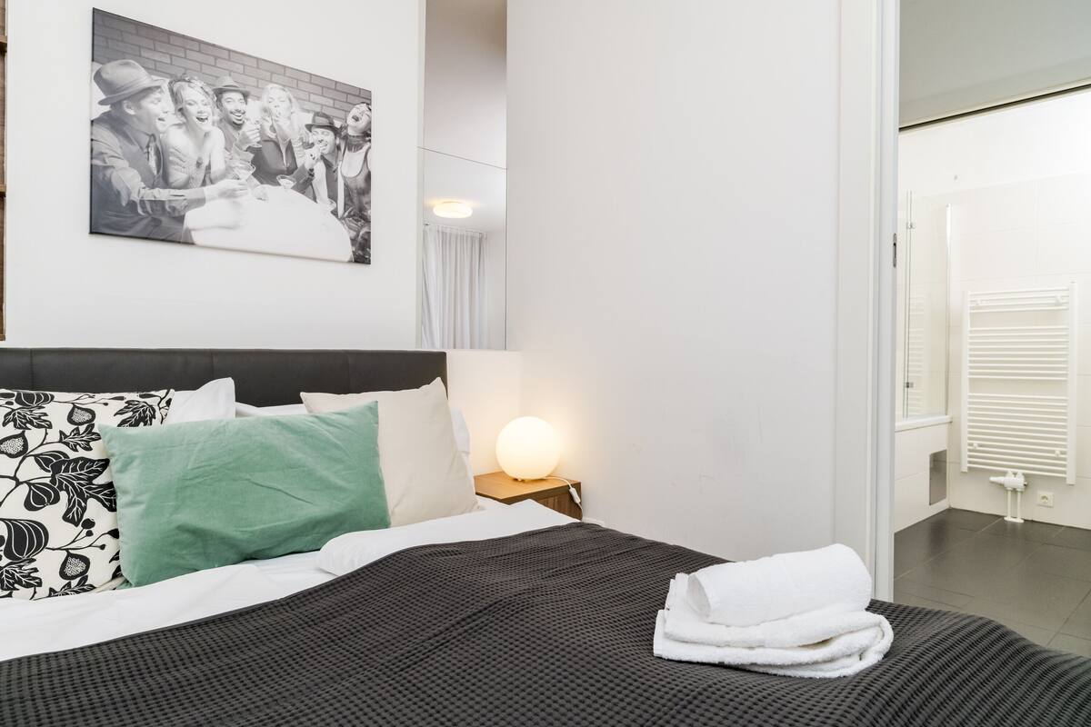 Apartamento, vista para a cidade | 1 quarto, escrivaninha, cortinas blackout, ferros/tábuas de passar roupa