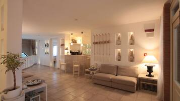 Coin salon dans le hall