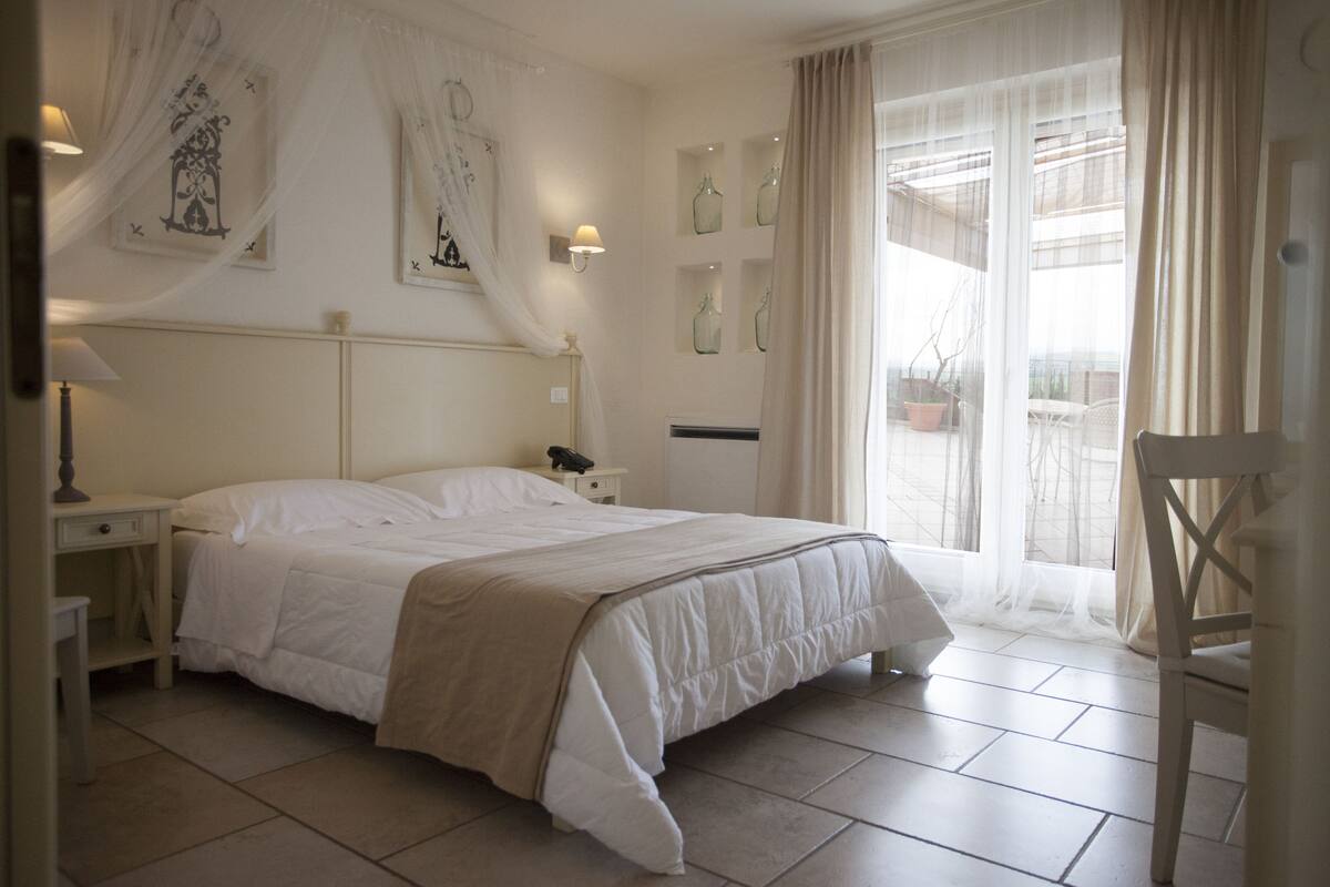 Standard Double Room, Terrace | Premium bedding, minibar, in-room safe, desk