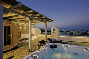 Outdoor spa tub - Malibu Boutique Studios (Rhodes)