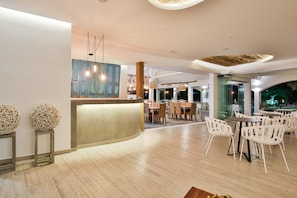 Bar (on property) - Malibu Boutique Studios (Rhodes)