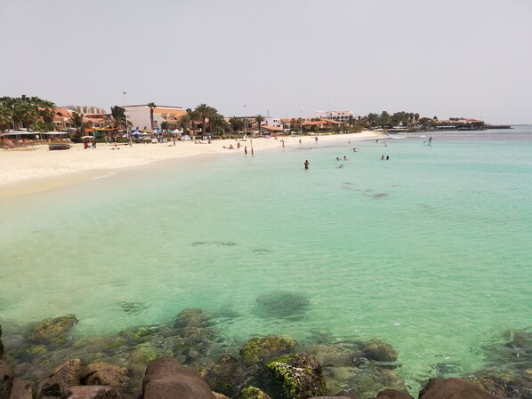Plage à proximité, sable blanc