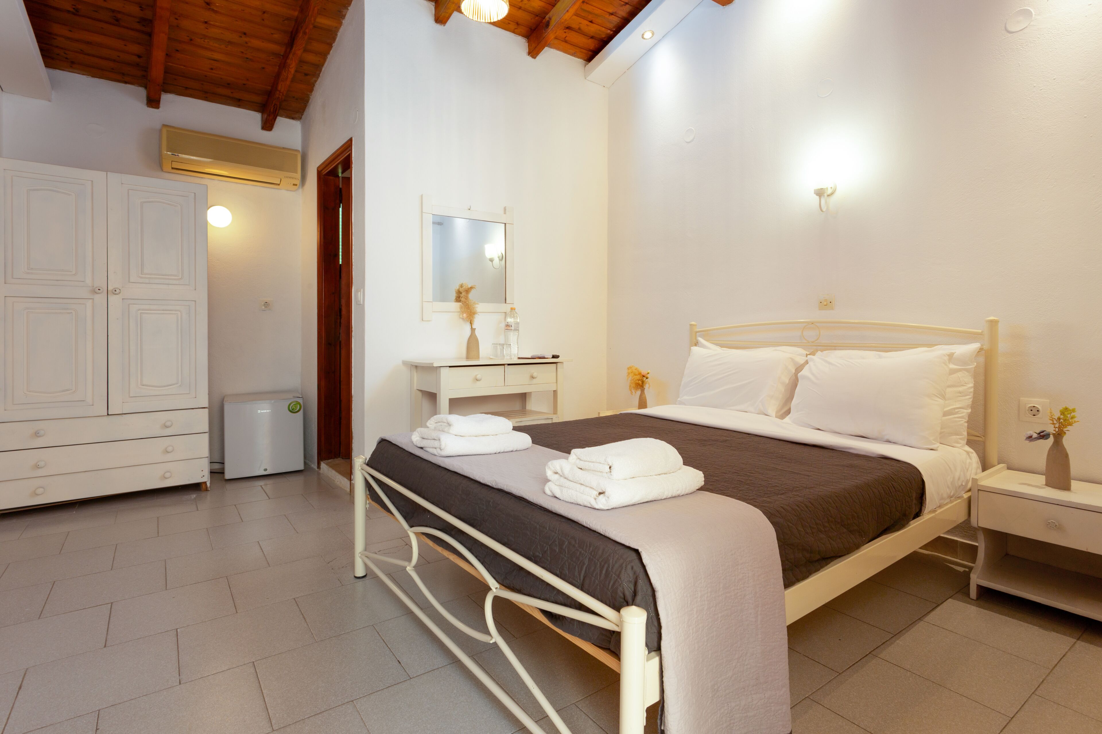 Double Room | Iron/ironing board, free WiFi, bed sheets