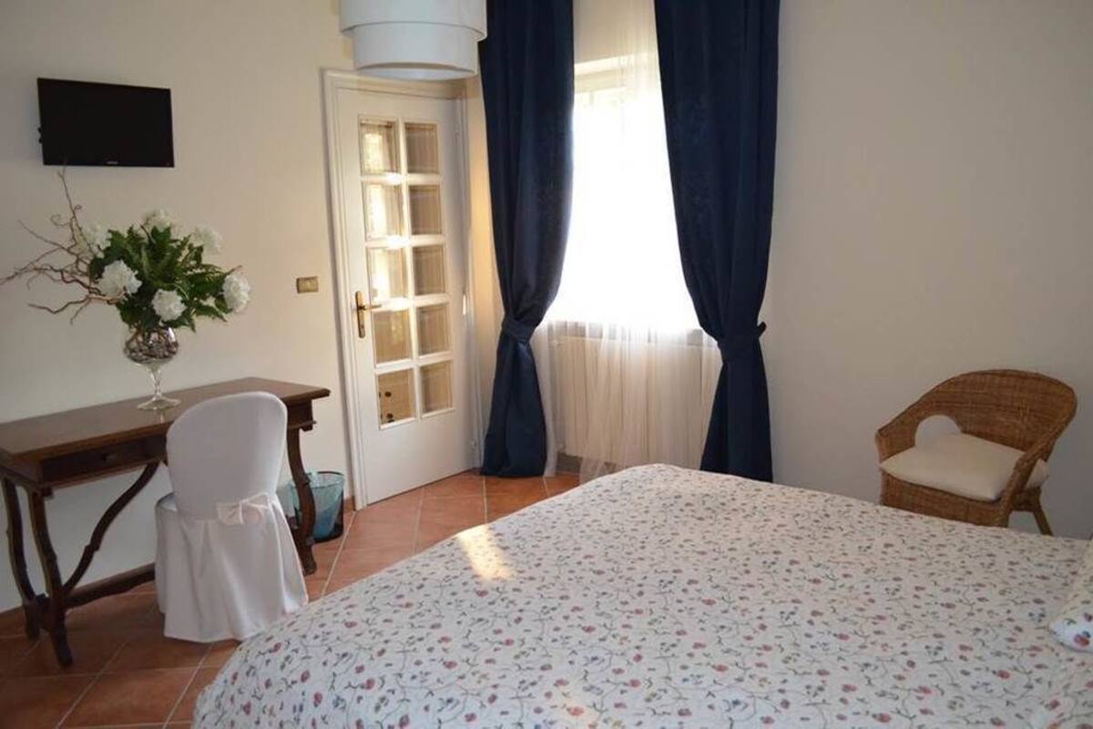 Premium bedding, free WiFi