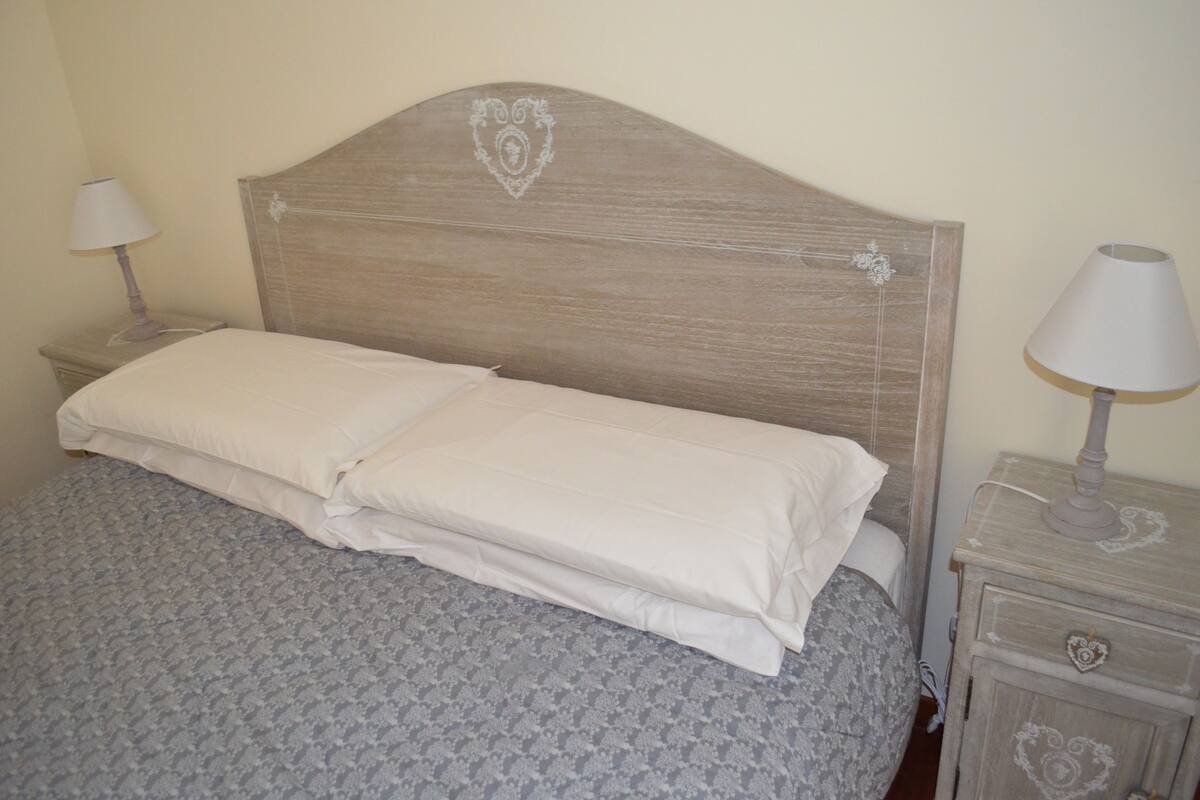 Premium bedding, free WiFi