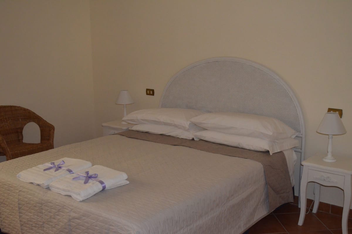 Premium bedding, free WiFi