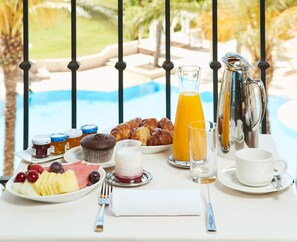 Dagelijks ontbijtbuffet (EUR 16 per persoon)