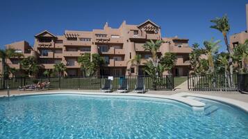 Outdoor pool, pool umbrellas, sun loungers